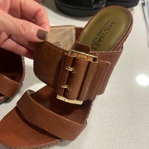 Beautiful shoes but can’t wear heels as frequently. These are more of a 7.